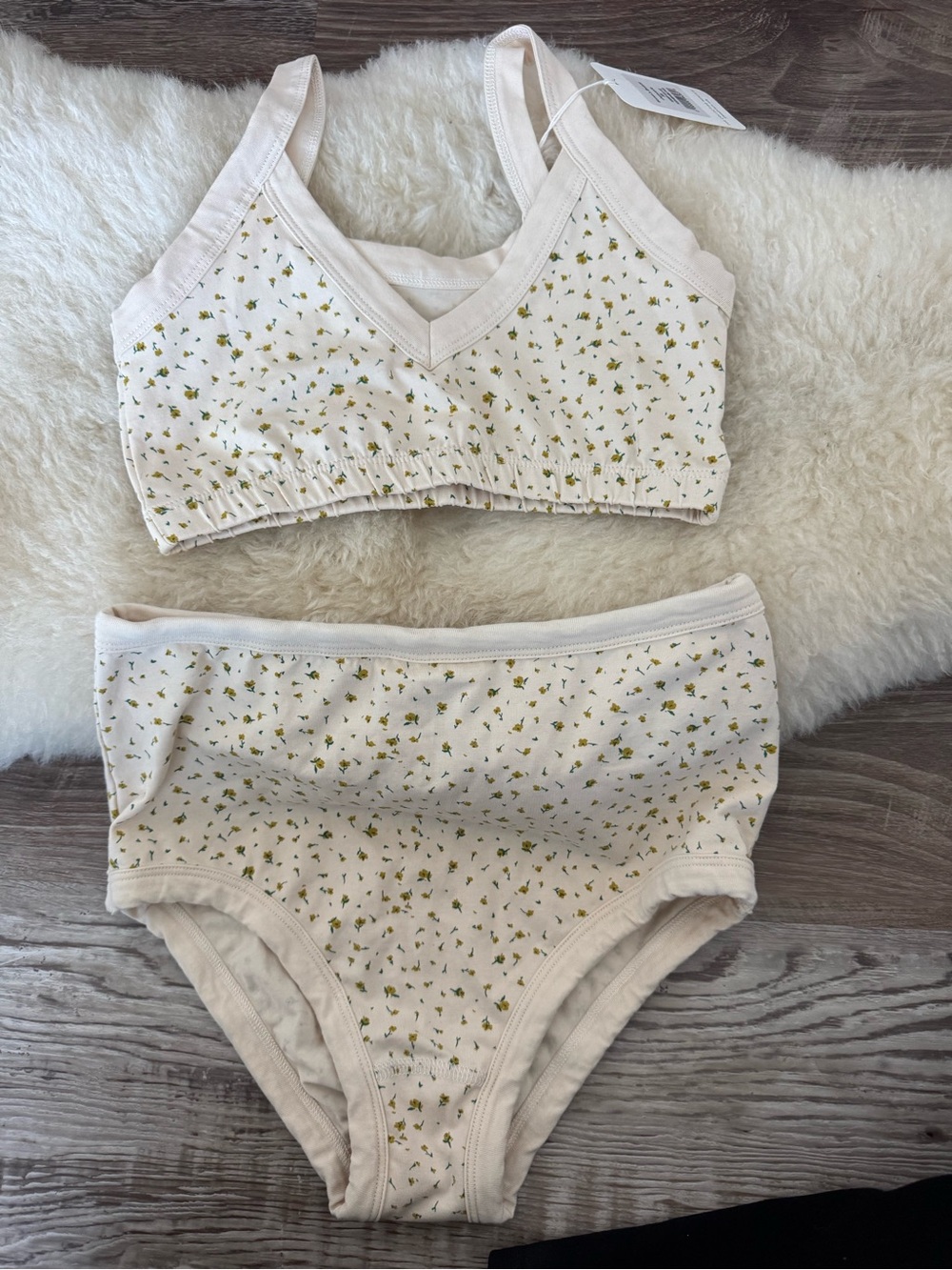Fin & Vince chamomile women’s set